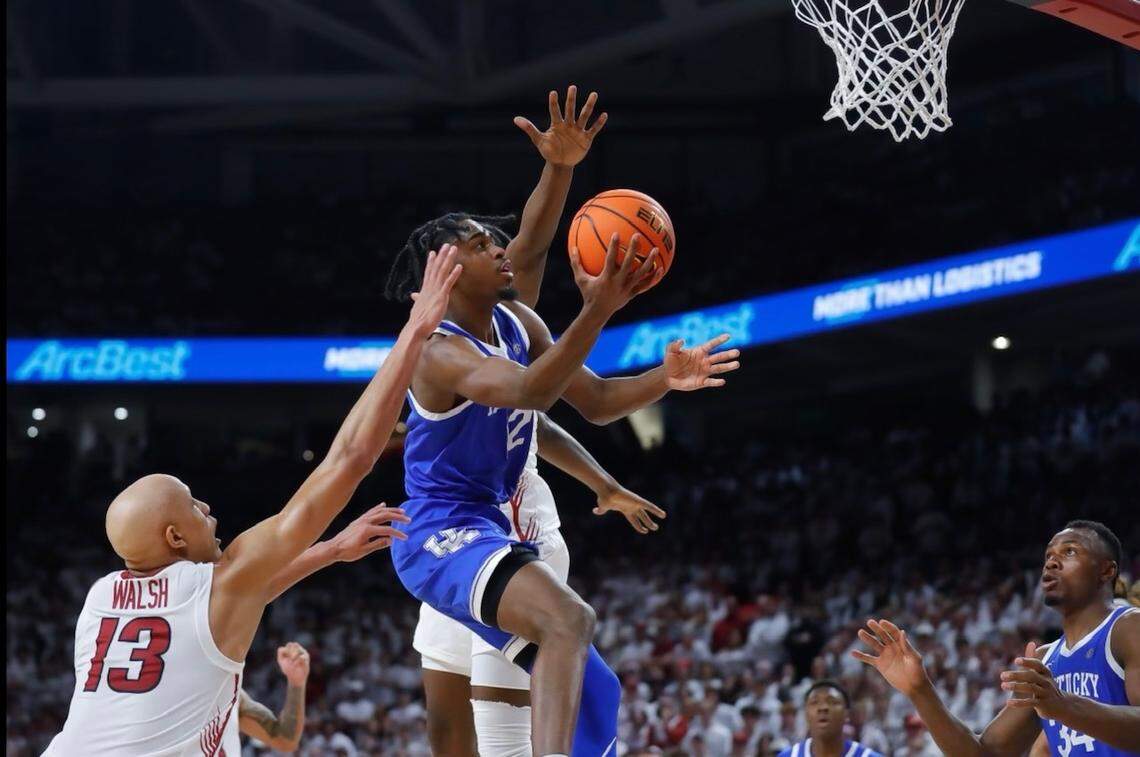 Kentucky’s Antonio Reeves drives to the basket against Arkansas on Saturday, March 4, 2023, in Fayetteville, Ark.
