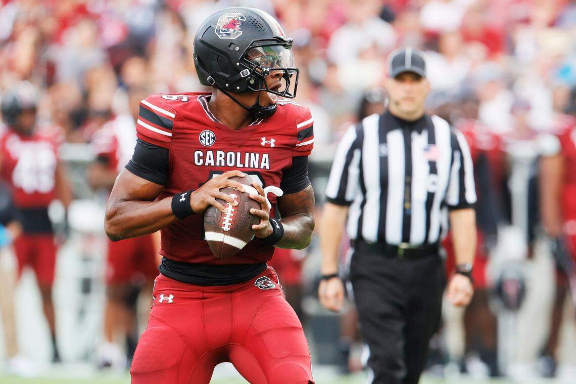 New South Carolina starting quarterback LaNorris Sellers (16) ran for 68 yards and a touchdown and threw for 114 yards in the Gamecocks’ 23-19 season-opening win over Old Dominion.
