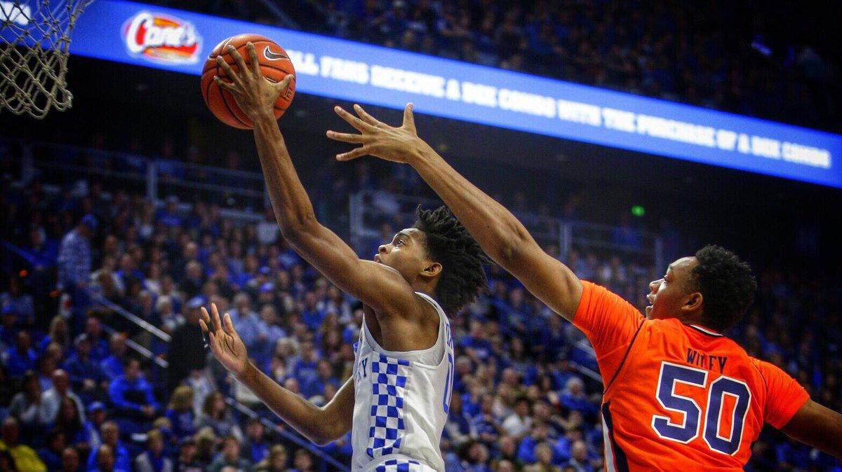 De'Aaron Fox scored a basket early in Kentucky's game against Auburn on Saturday afternoon in Rupp Arena.