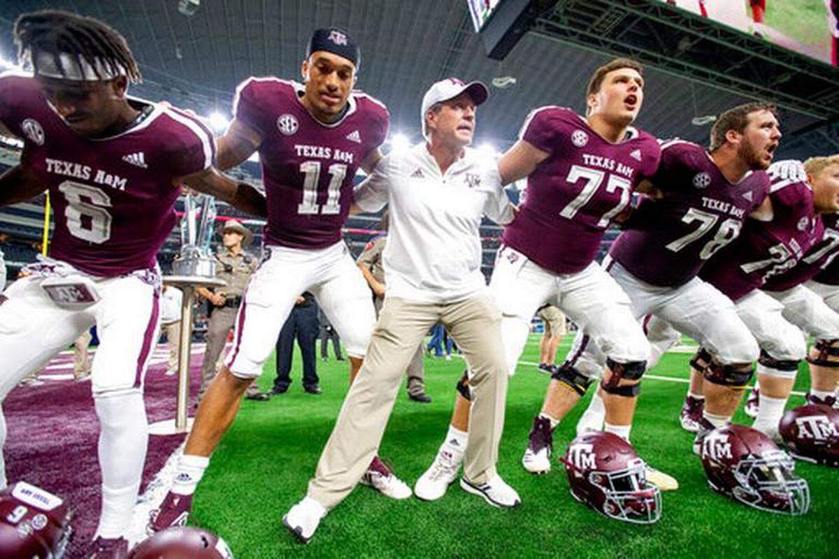 Texas A&M head coach Jimbo Fisher celebrated with his players after defeating Arkansas 24-17 last Saturday in Arlington, Texas. The Aggies play host to No. 13 Kentucky this Saturday.