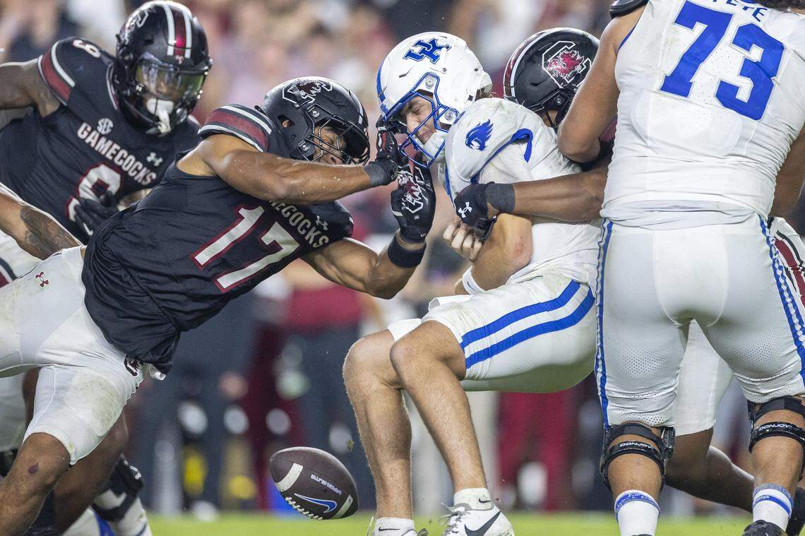 Kentucky quarterback Cutter Boley (8) fumbled after being sacked by South Carolina linebackers Justin Okoronkwo (17) and Jatius Geer (12) during the Wildcats’ 35-13 loss to the Gamecocks last Saturday. Inability to protect its quarterbacks in obvious passing situations has been a big part of UK’s offensive futility in recent seasons.