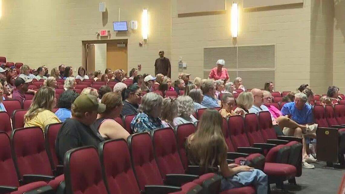 Central Kentucky community fights school closing. ‘This is painful for people.’