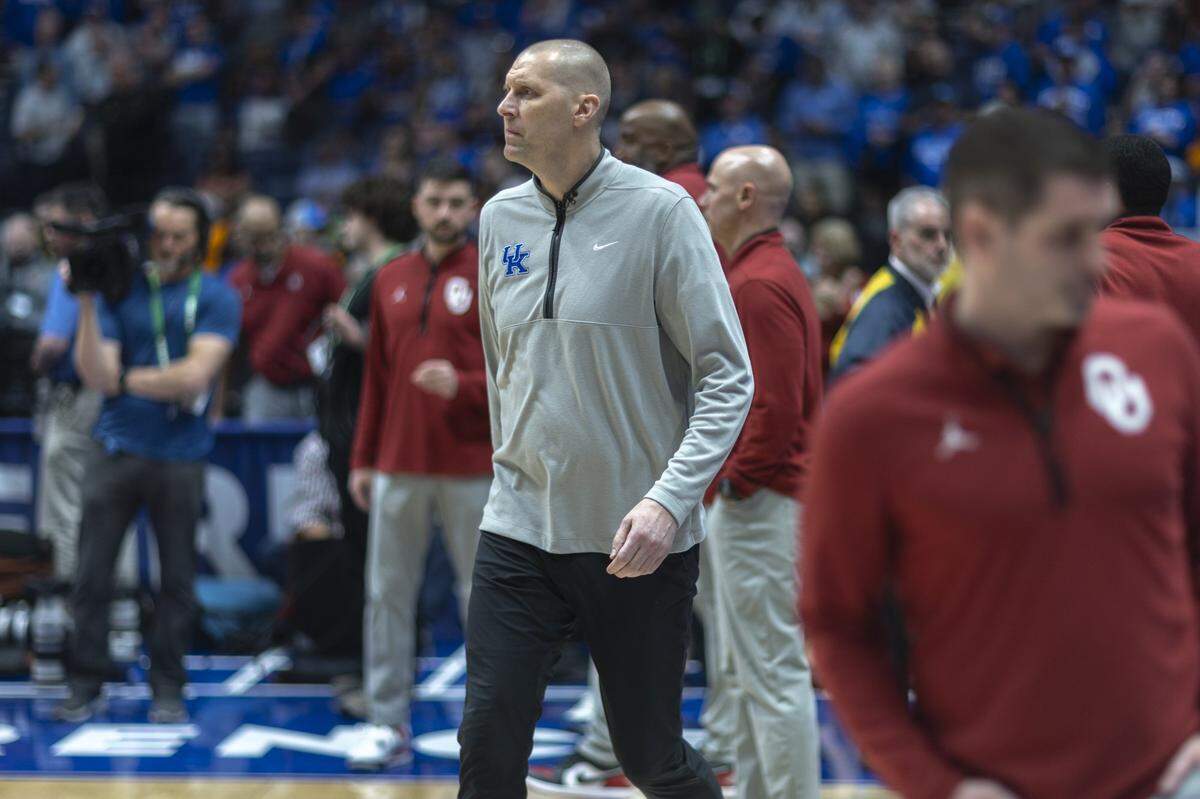 Kentucky head coach Mark Pope takes the floor before Thursday’s game against Oklahoma at Bridgestone Arena in Nashville, Tennessee.