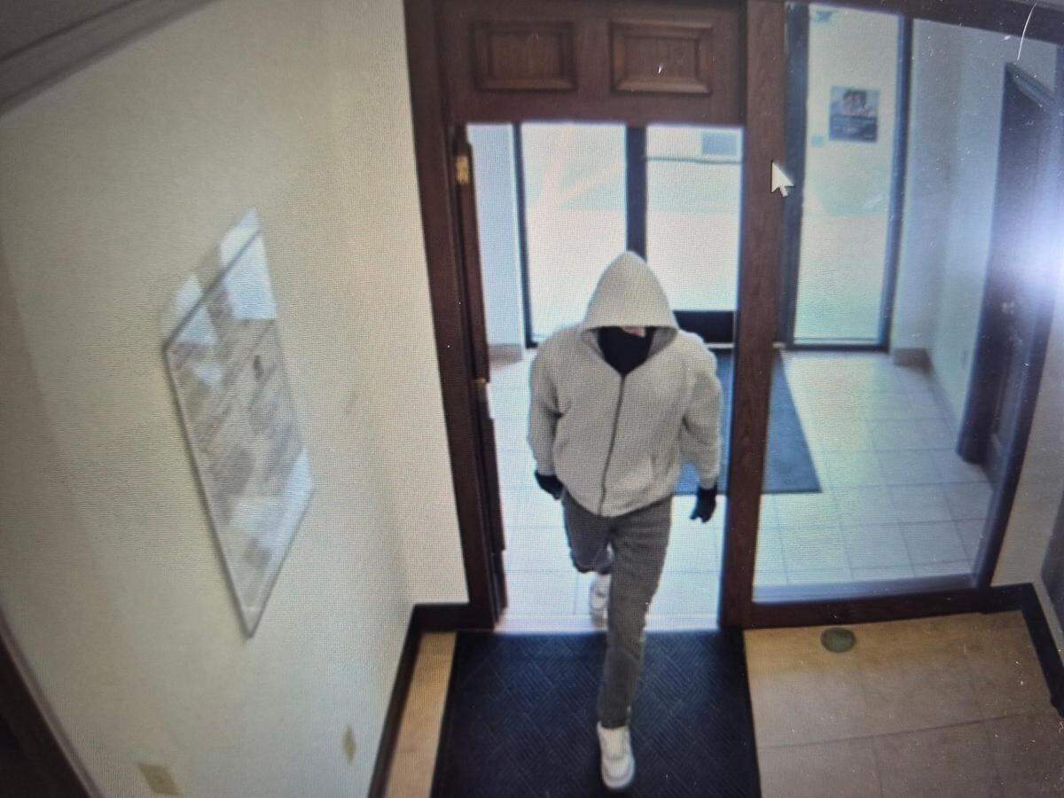 Police are searching for a suspect who robbed a bank on Chestnut Street in Berea, Ky. on April 30, 2026.