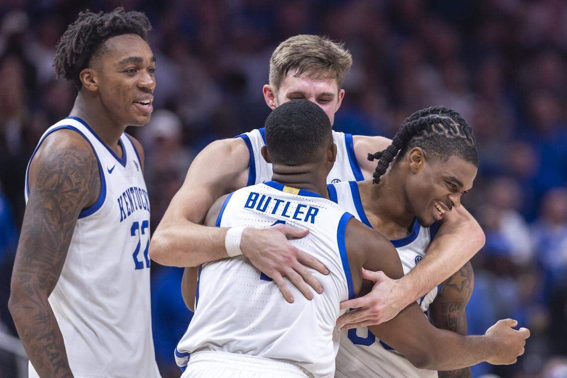 Kentucky center Amari Williams, left, forward Andrew Carr, guard Lamont Butler and guard Otega Oweh react during Tuesday’s game against Duke in the Champions Classic at State Farm Arena in Atlanta.