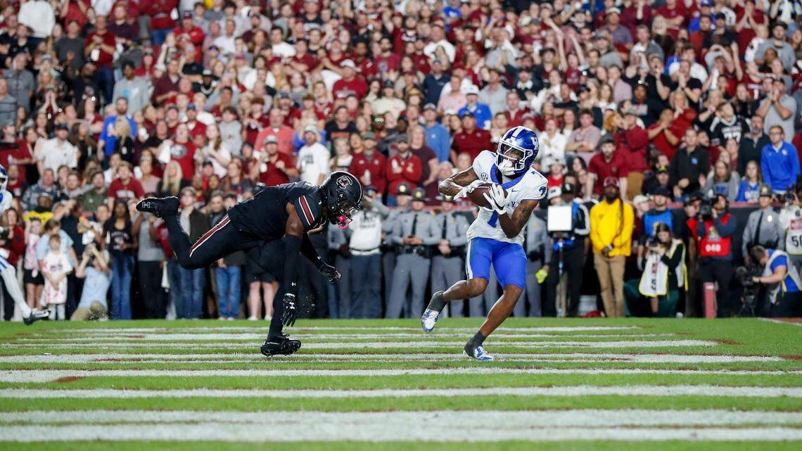 College football final: South Carolina Gamecocks 17, Kentucky Wildcats 14