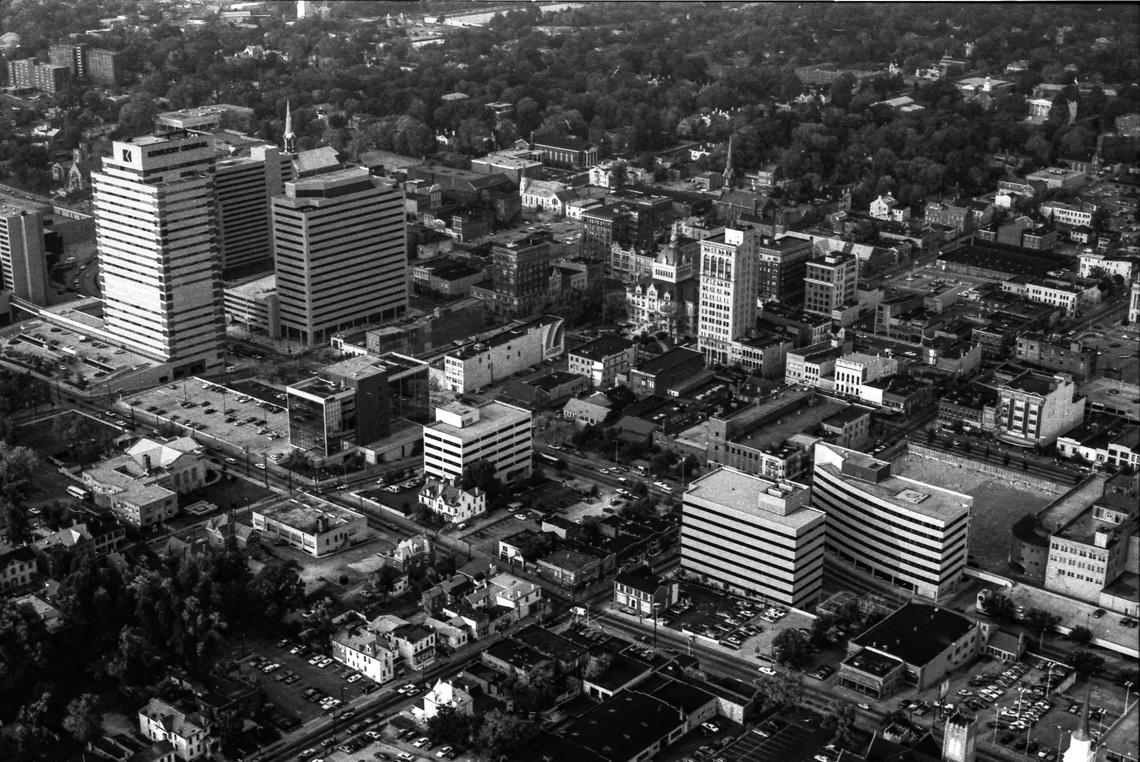 In the middle of this image of downtown Lexington from Oct. 4, 1982, you can see the Lexington rainbow mural on the Phillip Gall & Son sporting goods building at 230 West Main St. It was torn down one year later for a retail and office complex called the Lexington Galleria, to be developed by the Webb Companies. This and the adjacent World Coal Center never happened. Instead the Lexington Financial Center (commonly known as the Big Blue Building) was developed. The rainbow mural shown here is now the location of its parking garage. To the right, near the edge of the image is early construction of the Lexington Public Library’s Central Library branch, Phoenix Park and the 21-story Park Plaza apartments.