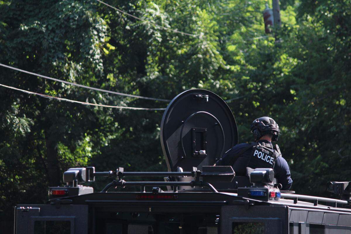 Lexington police officers in armored vehicles were on the scene at an apartment complex on Liberty Road where a subject connected to a Friday morning homicide was barricaded inside.
