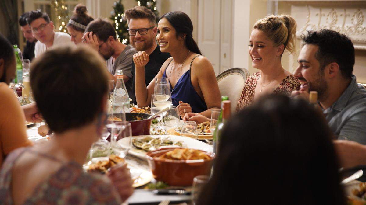 Ever wonder what “Top Chef” would serve for Christmas dinner? Mayhem, that’s what, once host Padma Lakshmi tells the chefs dessert is on them.