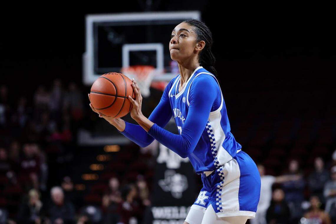 Kentucky senior Teonni Key (7 ) had 19 points and 10 rebounds in the Wildcats’ 74-73 win at West Virginia in the NCAA Tournament round of 32.