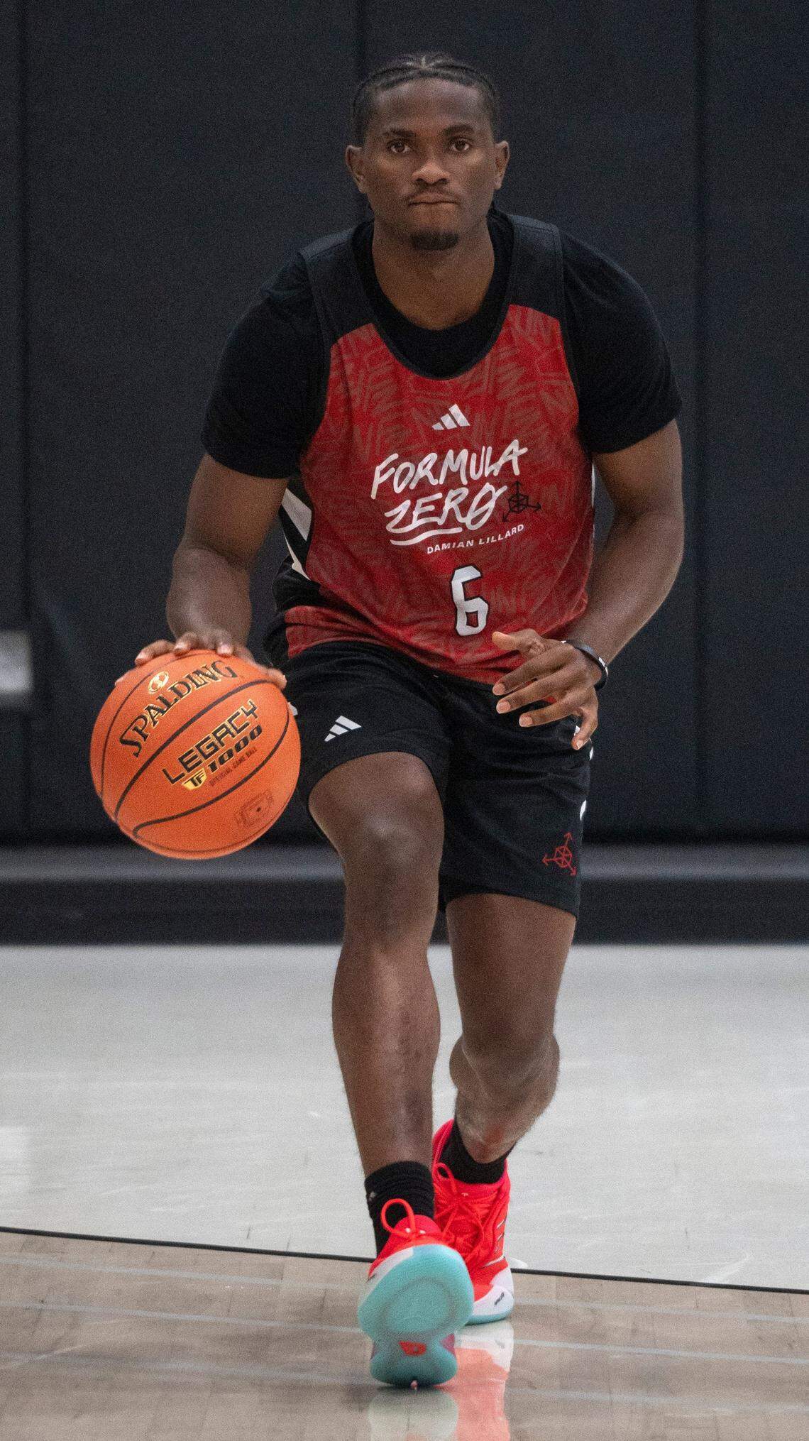 Ikenna Alozie (#6) dribbles during the Formula Zero 2024 Elite Camp on August 16, 2024, at the PHHacility in Phoenix.