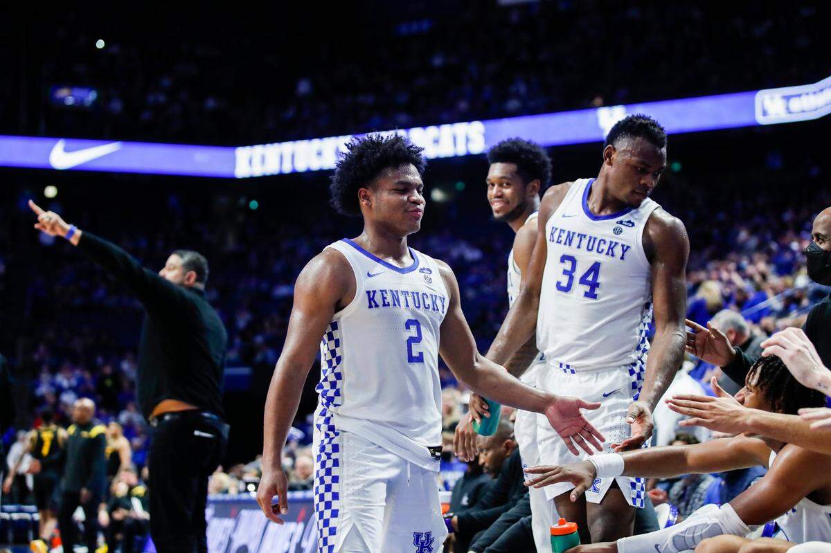 Sahvir Wheeler (2) high-fives his teammates while walking to the bench during the final two minutes of Wednesday’s win against Missouri. He had 11 points and nine assists.
