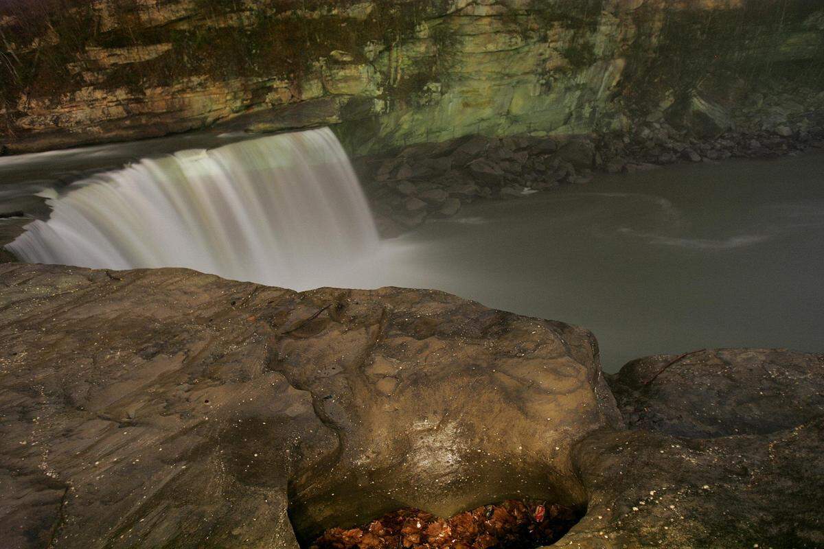 Cumberland Falls photographed in 2006.