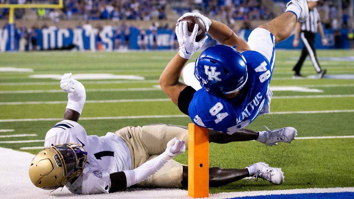 Devin Leary and Ray Davis lead Kentucky football to a 3-0 start with win over Akron