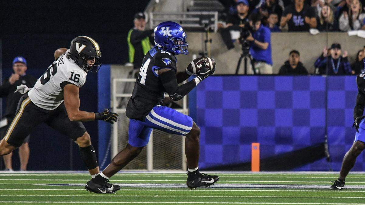 Kentucky linebacker D’Eryk Jackson brings in the first interception thrown this season by Vanderbilt quarterback Diego Pavia last week in UK’s 20-13 loss to the visiting Commodores. This week, Jackson and the Wildcats defense will face Florida true freshman QB DJ Lagway.