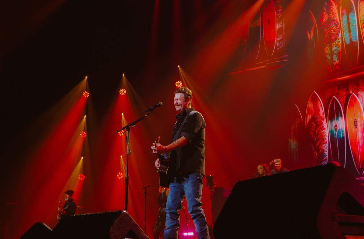 Blake Shelton previewed his new Friends & Heroes tour with a six-show run (over 11 nights) at The Colosseum at Caesar’s Palace in Las Vegas. He’ll kick it off in Lexington at Rupp Arena on Feb. 27.