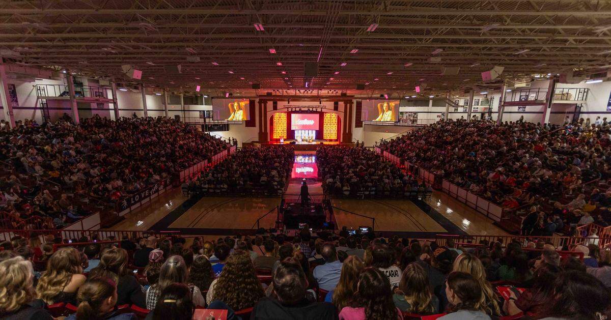 A packed house at the University of the Cumberlands’ O. Wayne Rollins Center listened to Caitlin Clark talk about leadership.