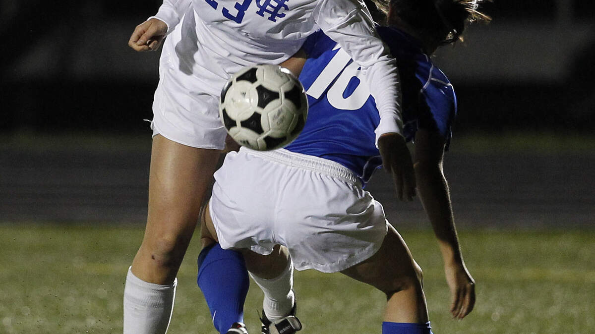 Henry Clay's Lindsay Elsen, left, last year's top scorer, joins a strong group returning for a team that lost in the region semis.
    