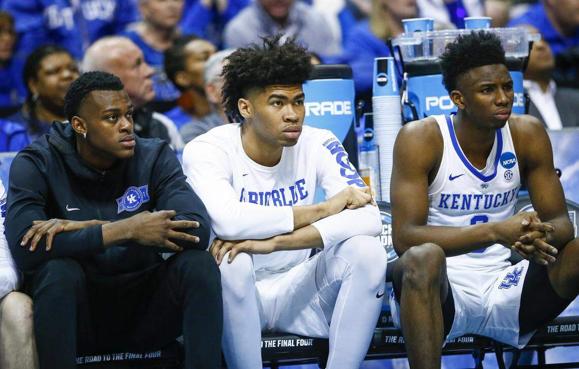 Nick Richards, middle, averaged 5.1 points and 4.4 rebounds per game as a freshman last year.