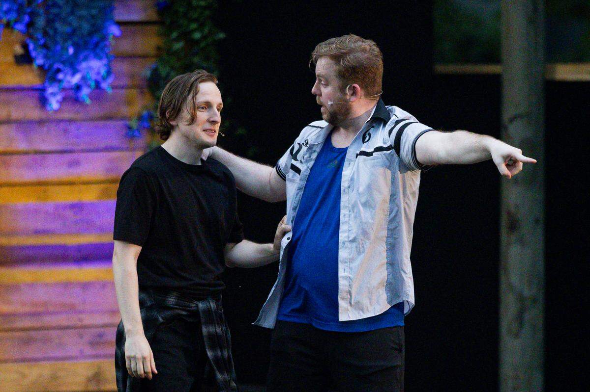 Steven Maddox, left, playing Romeo, talks with Matt winters, playing Benvolio during a showing of Romeo and Juliet on Friday, July 18, 2025, at Woodland Park in Lexington, Ky.