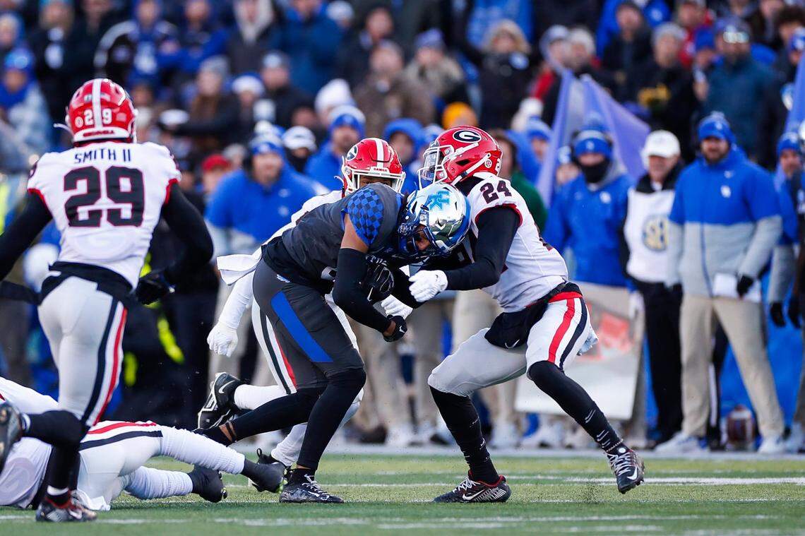 Georgia safety Malaki Starks (24) had eight tackles in the Bulldogs’ 16-6 victory at Kroger Field last season.
