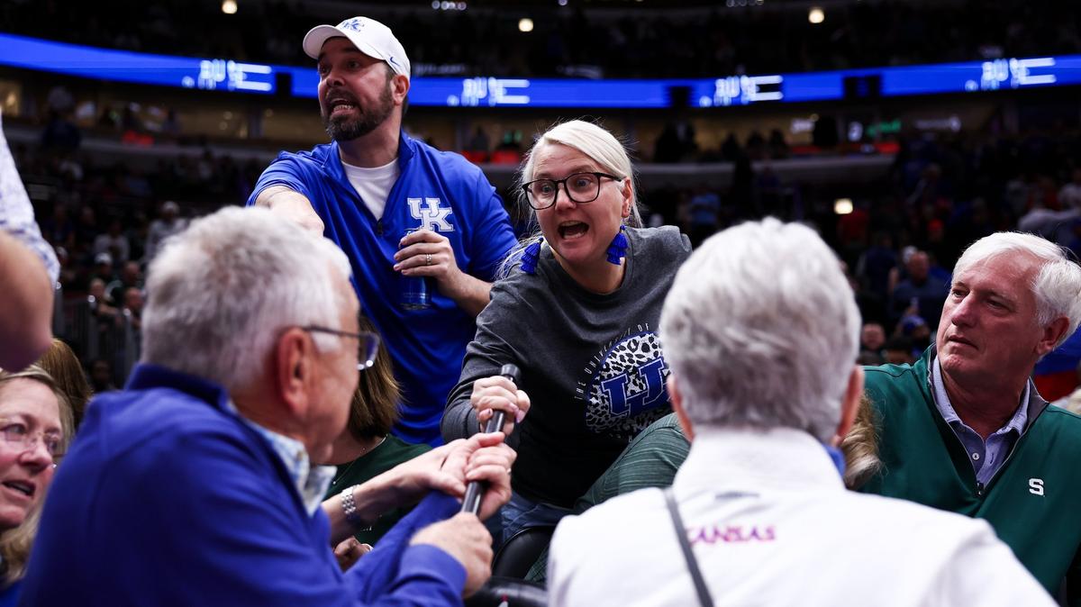 Fans supporting Kentucky and Kansas briefly feuded in the stands during Tuesday night’s game in Chicago.