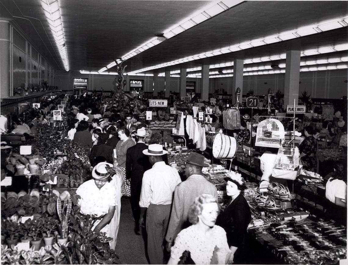 480909woolworth-Scene at opening of the F.W Woolworth store Sept.9,1948. B/w only, Herald-Leader File Photo Keyword: historical photograph.