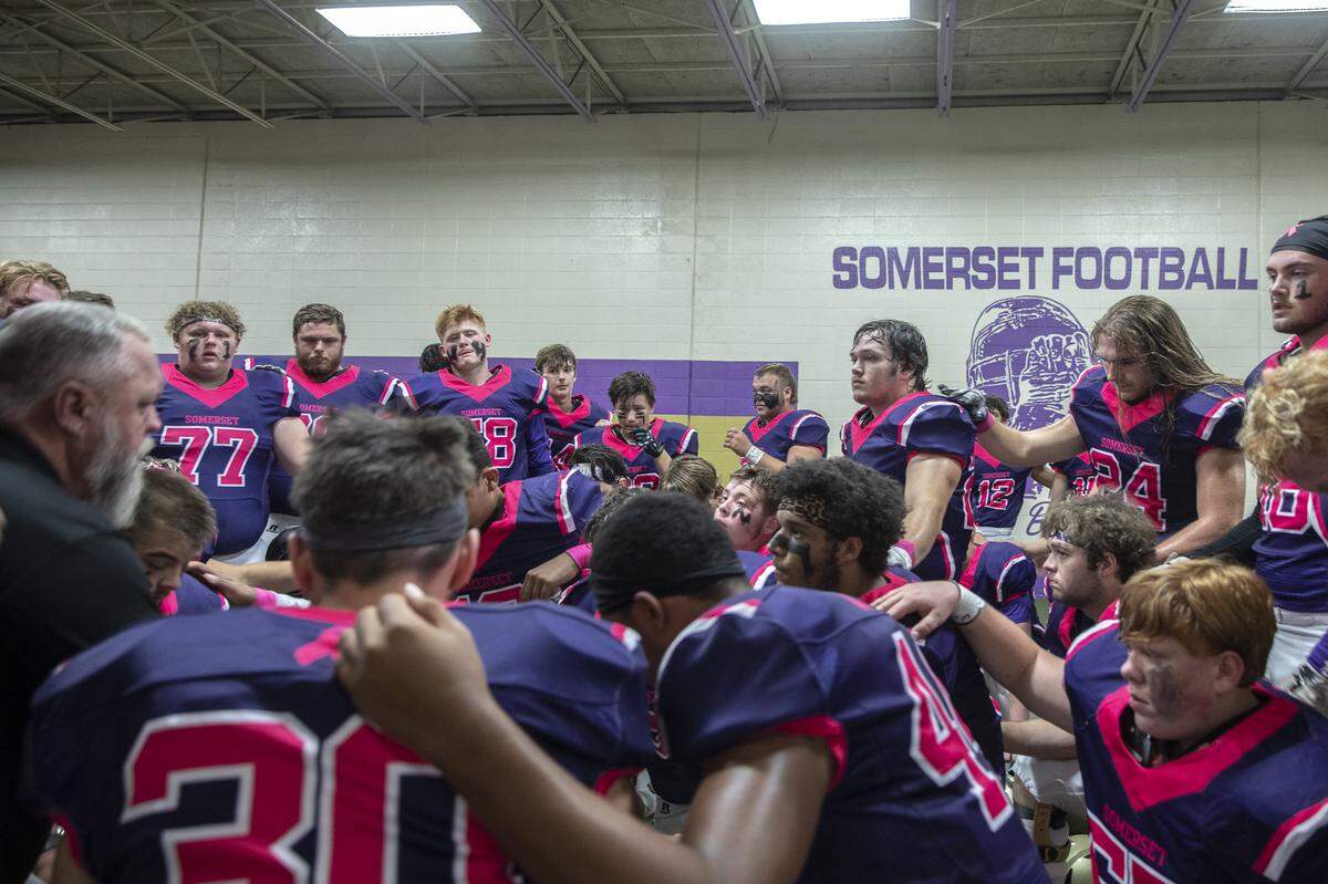 Somerset coach Robbie Lucas talks to the team prior to Friday’s game.
