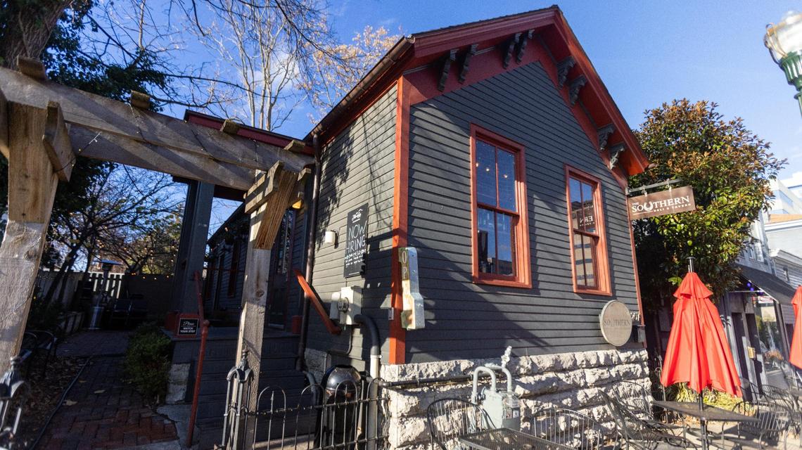 The Southern Deli & Tavern on South Limestone has closed. It opened in 2019, just before the COVID pandemic began.