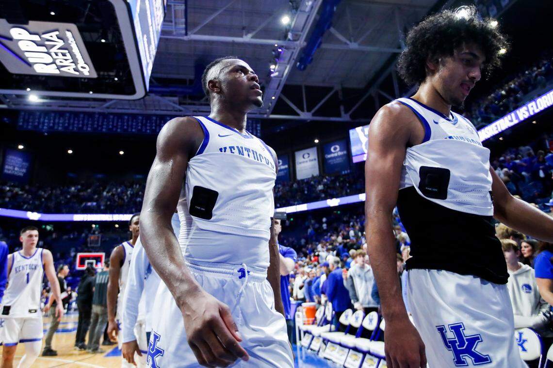 Kentucky forwards Oscar Tshiebwe, left, and Jacob Toppin walk off the court after their team’s loss to Kansas at Rupp Arena.
