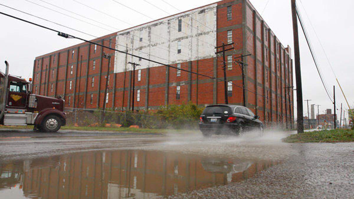 The former Pepper Distillery warehouse on Manchester Street is in the Lexington Distillery District, a fledgling arts and entertainment district. A new study is expected to highlight public improvements, such as sidewalks, needed in the area. Photo by Pablo Alcala | Staff