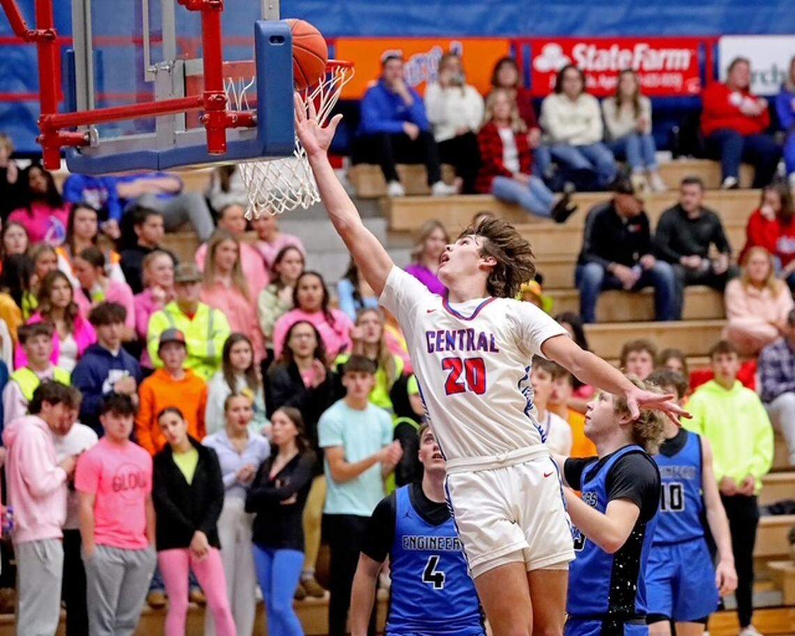 The son and grandson of former Kentucky Wildcats men’s basketball players, Madison Central’s Jake Feldhaus is averaging 22 points and 11.3 rebounds.