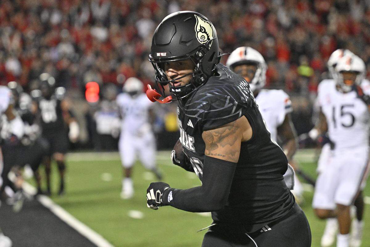 Playing tight end for Louisville, former Kentucky quarterback Joey Gatewood has seven receptions for 125 yards and two touchdowns this season.
