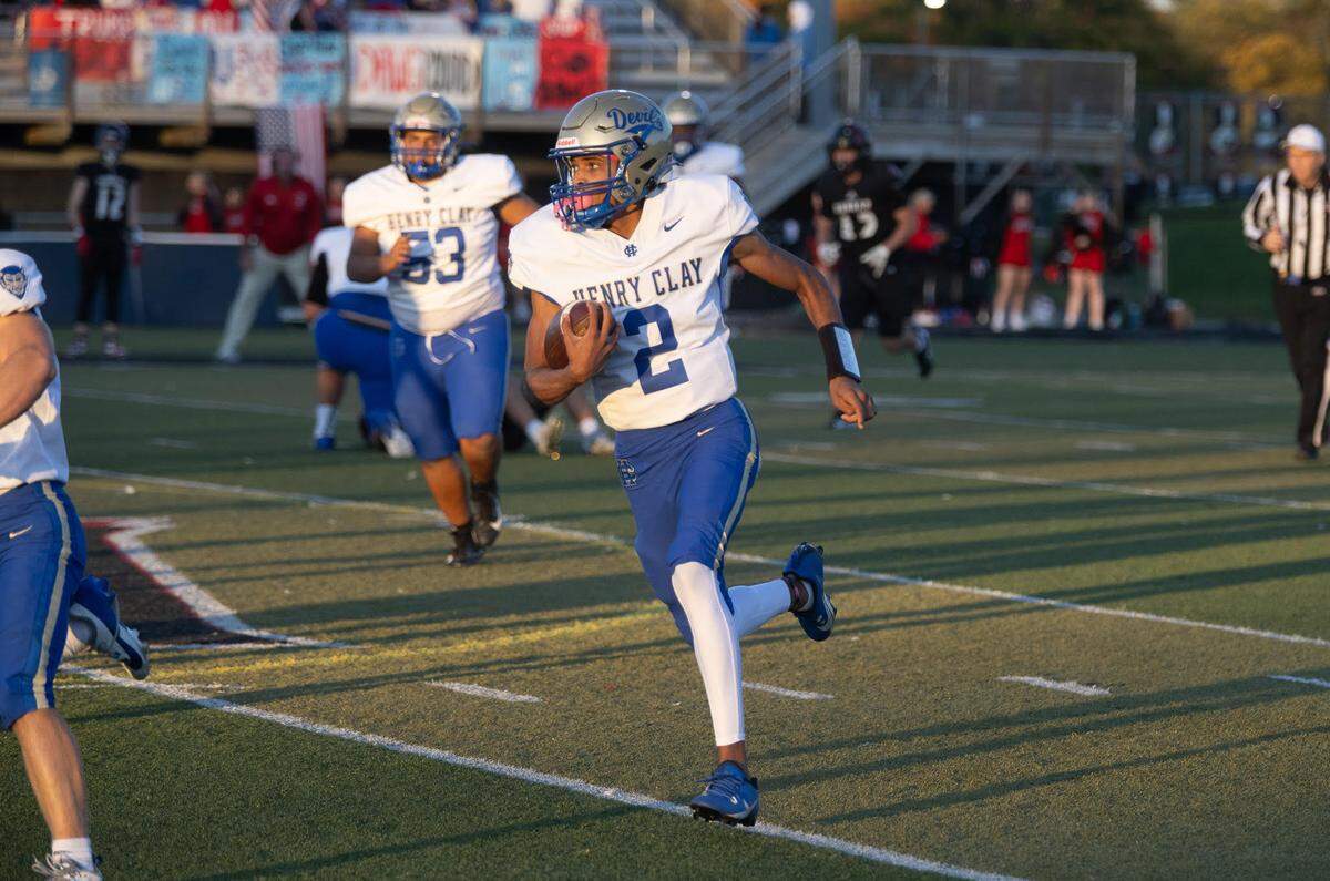 Henry Clay senior Keontae Edwards (2) rushed for 127 yards and two touchdowns on 15 carries in the Blue Devils’ streak-busting win at Dunbar.