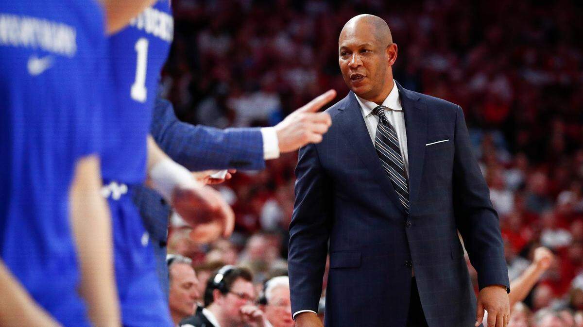 Longtime Kentucky assistant coach Kenny Payne, who is now an assistant with the NBA’s New York Knicks, is reportedly in the running for the DePaul head coaching job.