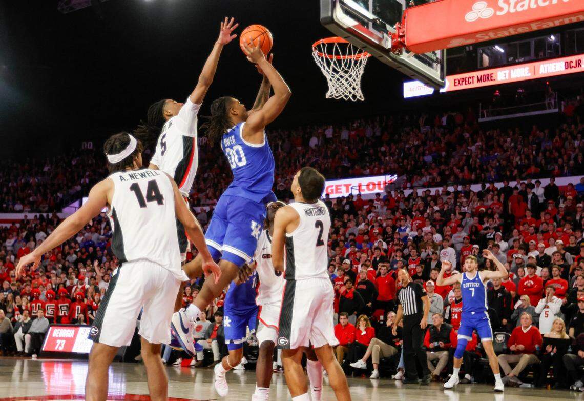Kentucky’s Otega Oweh (00) finished with 12 points Tuesday night but missed 10 of his 13 shot attempts including all three 3-point tries.