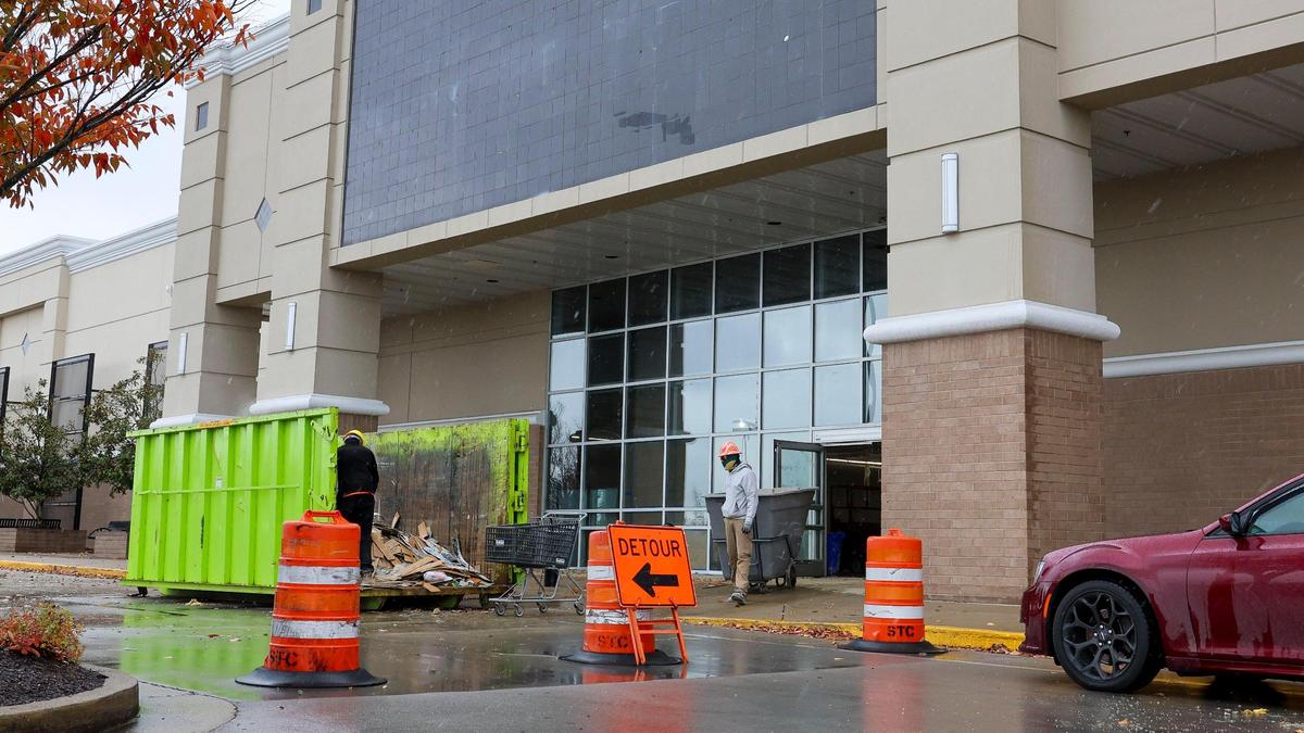 Workers remove trash and debris from the closed Bed Bath & Beyond store in the Hamburg shopping center and place it in a dumpster, Thursday, Nov. 21, 2024 in Lexington, Ky. The store at 2321 Sir Barton Way closed in 2023.