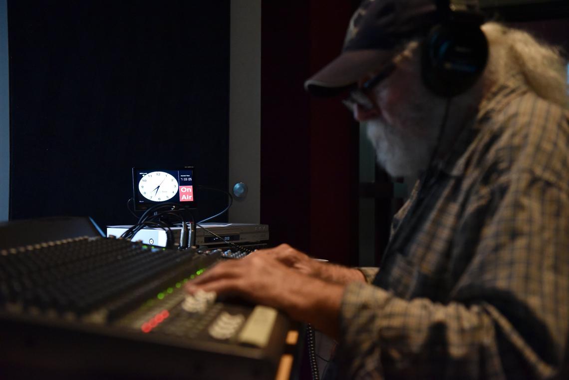 Ed Commons runs the controls during a live presentation of “Commons Crossing” July 28. Driftwood Gypsy played the fourth edition of the local music series Commons Crossing, July 28, 20018, held on the back lawn of the Spurr Road studios of WUKY-FM 91.3 and broadcast on the station at 7 p.m. Saturday nights through Sept. 8.
