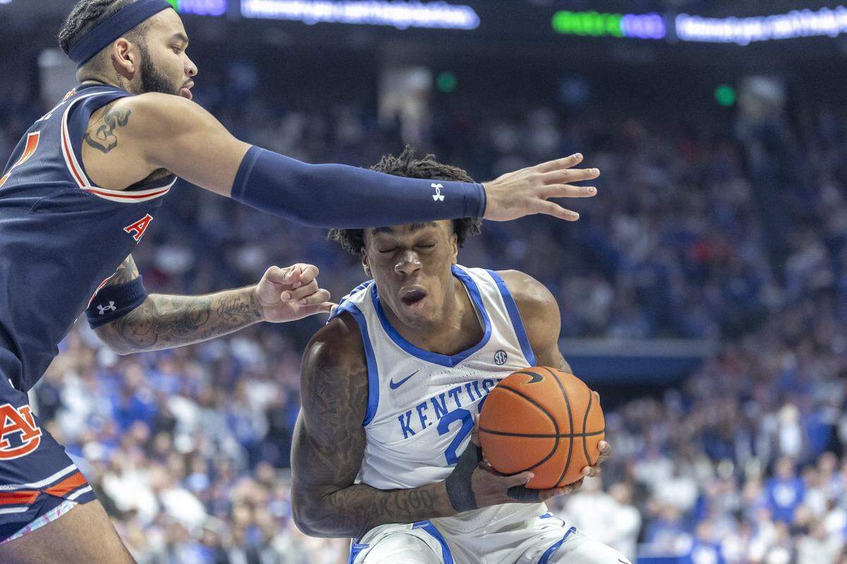 Kentucky center Amari Williams (22) looks to shoot the ball as Auburn forward Johni Broome (4) defends during Saturday’s game at Rupp Arena.