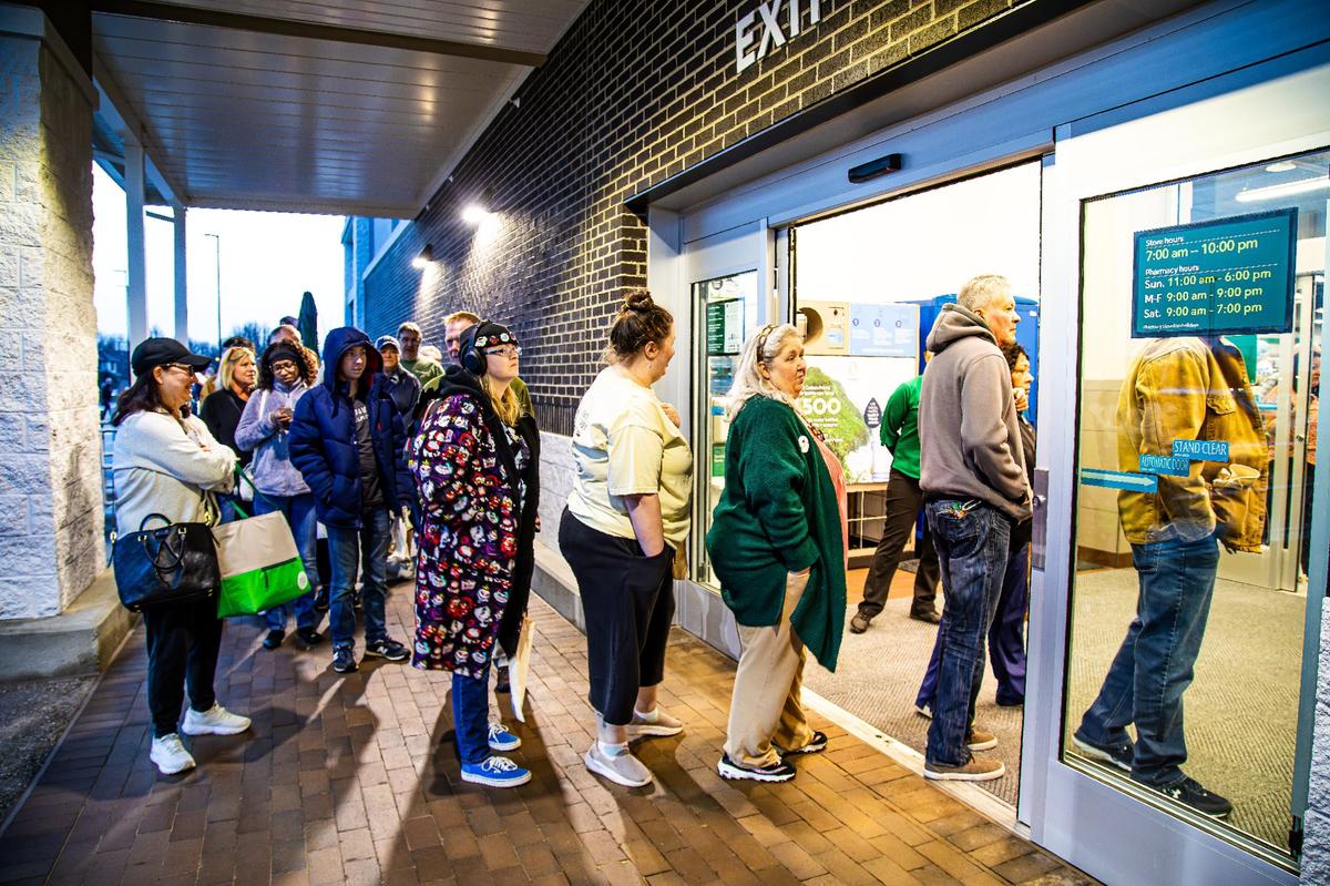 Early morning lines grew so long at the popular Publix grocery store chain’s newest location on 1952 Stockton Way, that both entry and exit doors were used to safely guide patrons in and out of the location on March 5, 202,5 in Lexington, Ky.