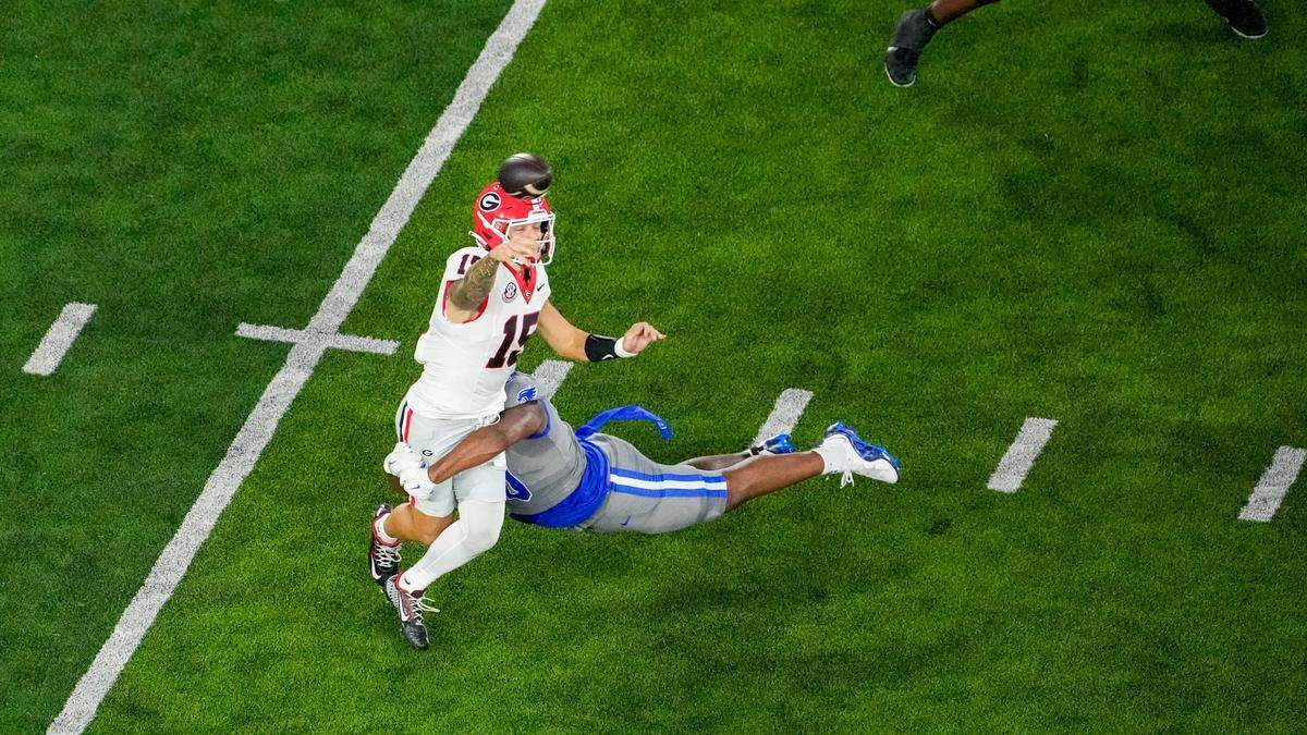 A Kentucky defender tracks down Georgia quarterback Carson Beck during Saturday’s game. The Wildcats outgained Georgia 284-262 in total yards.
