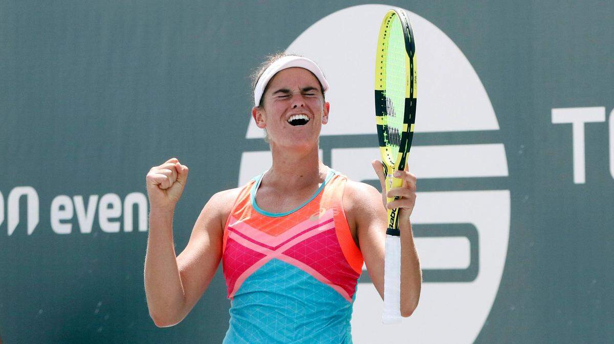 Jennifer Brady celebrated after defeating Jil Teichmann in the finals of the Top Seed Open in Nicholasville to win her first WTA title.