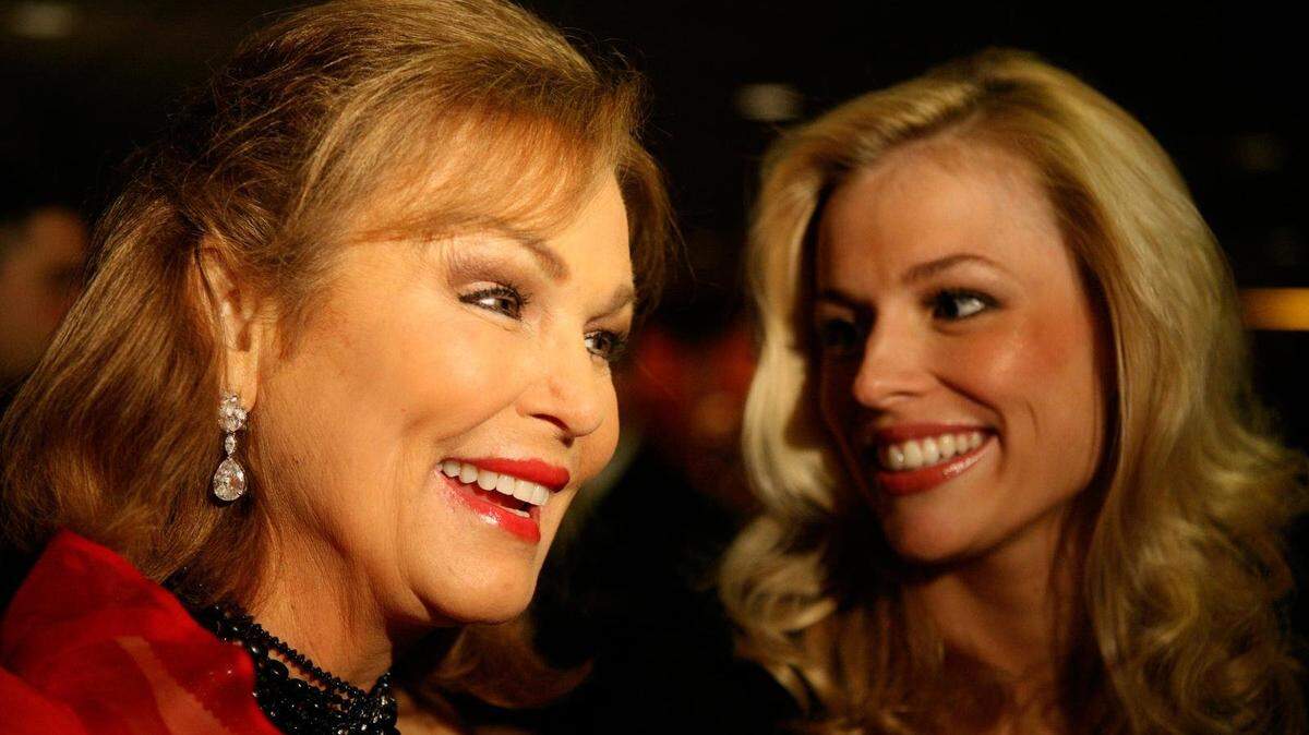 Former Kentucky first lady Phyllis George, left, and her daughter Pamela Brown talk with reporters during the reception before the 2009 Bluegrass Ball at the Marriott Wardman Park in Washington, DC, January 19, 2009. Photo by Jonathan Palmer