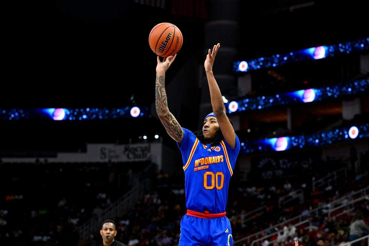 Kentucky signee Johnuel "Boogie" Fland&nbsp;scored 17 points for the victorious East team in Tuesday night's McDonald's All-American Game.