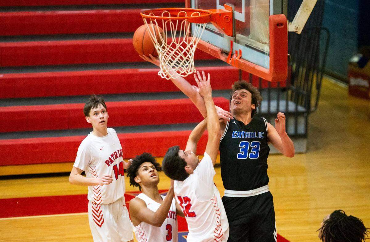 Lexington Catholic’s Ben Johnson (33) scored a game-high 31 points in the Knights’ 63-45 win at Lincoln County.