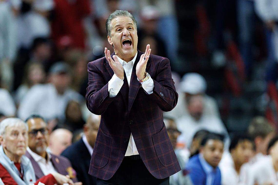 The blue suit worn by Arkansas assistant coach Tyler Ulis (right of picture, in background) for the Razorbacks’ game last Saturday against Ulis’ college alma mater, Kentucky, drew lots of social media mention from UK fans.