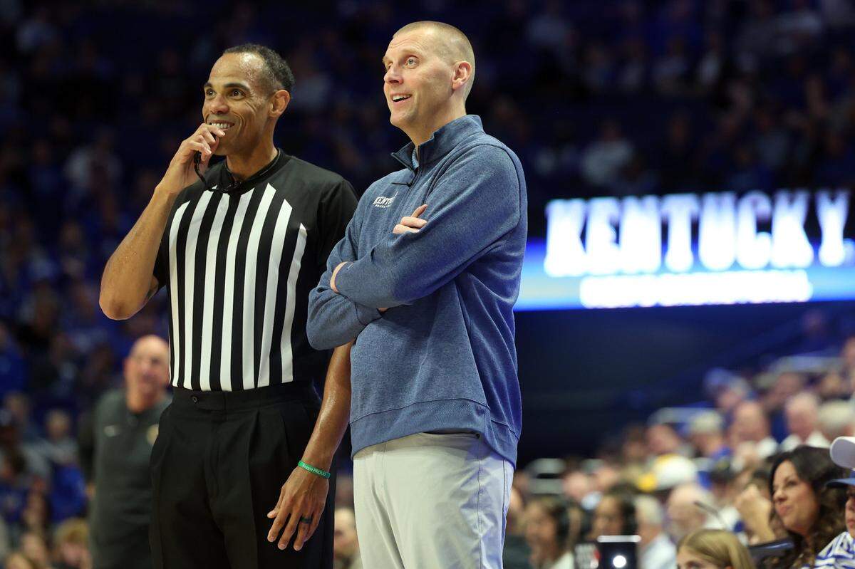Kentucky head coach Mark Pope talks with referee Lucas Santos during the Wildcats’ exhibition game against Minnesota State on Oct. 29.