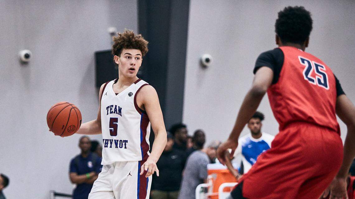 Devin Askew was one of the top point guards on the Nike circuit for the 2019 season.