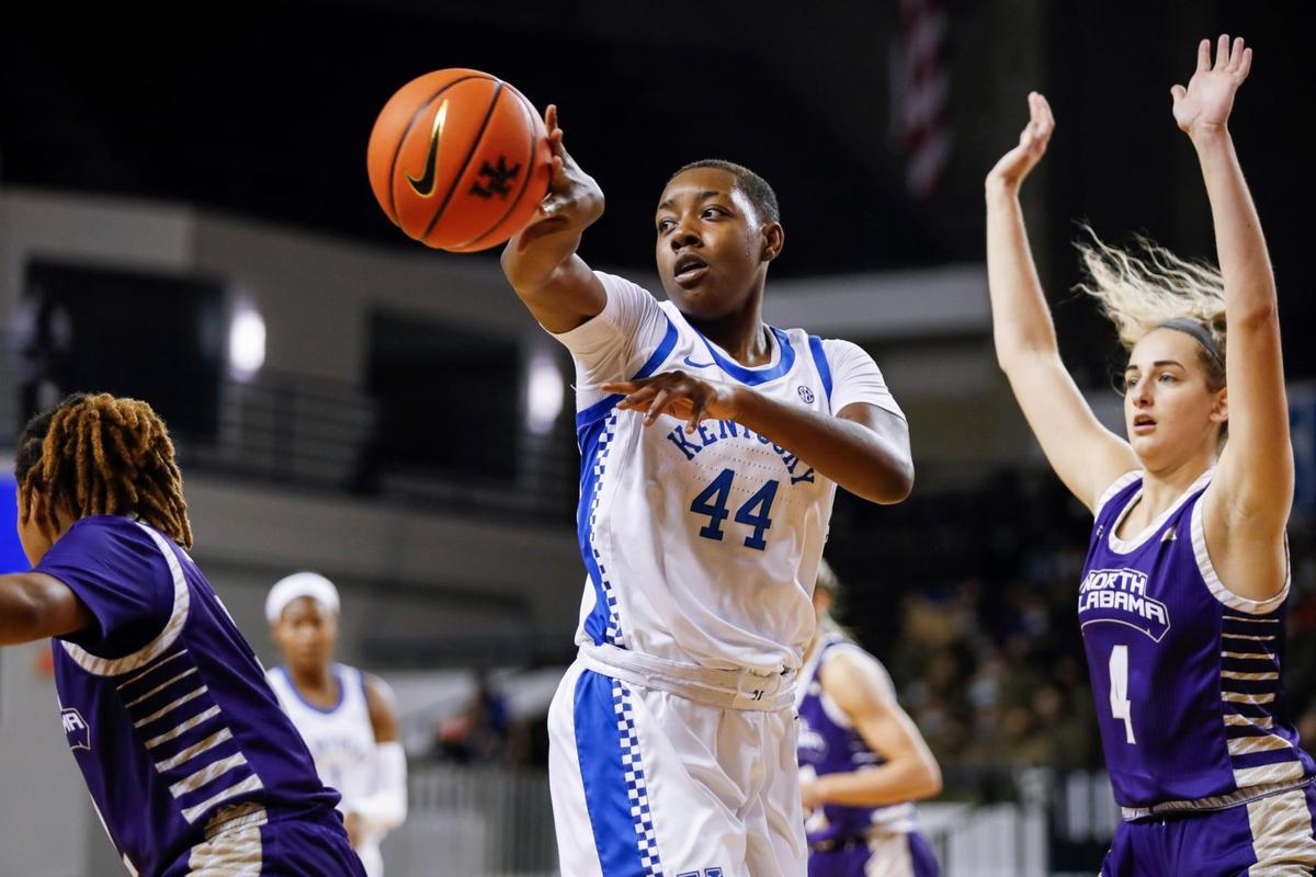 Dre’una Edwards (44) led Kentucky in scoring for the second straight game, finishing with 27 points, five rebounds and two steals in Thursday night’s win.