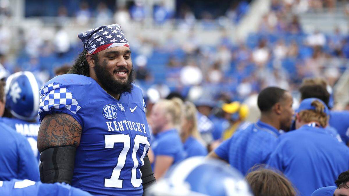 Darian Kinnard (70) and fellow offensive lineman Luke Fortner were named to the All-SEC First Team by the league’s coaches on Tuesday.